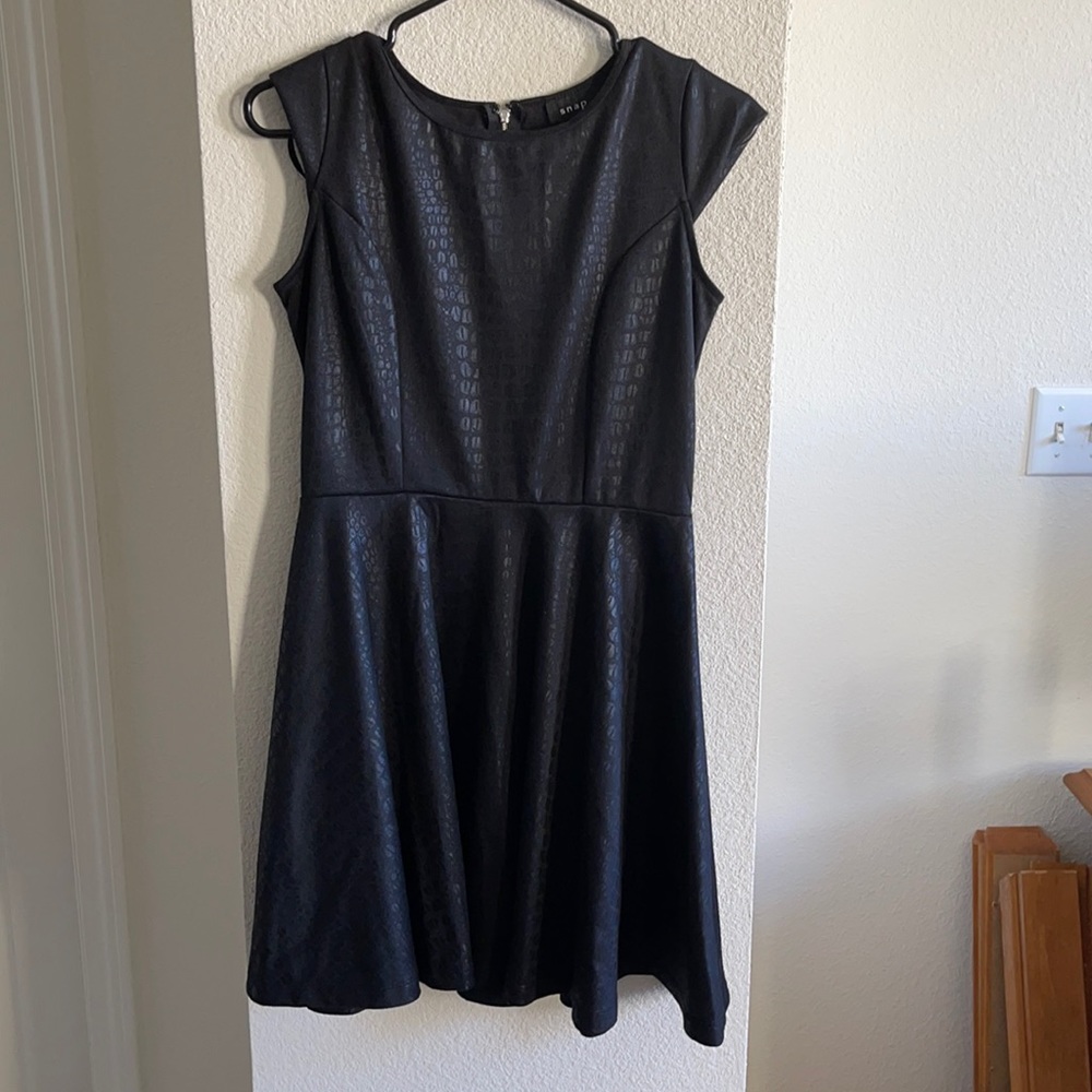 BLACK DRESS - SNAP